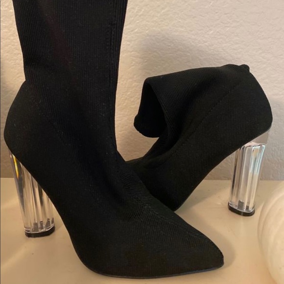 Black heels bootie - Picture 2 of 2